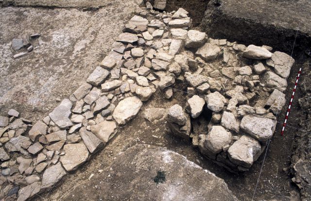 Base de los torreones defensivos del poblado de las Eretas 